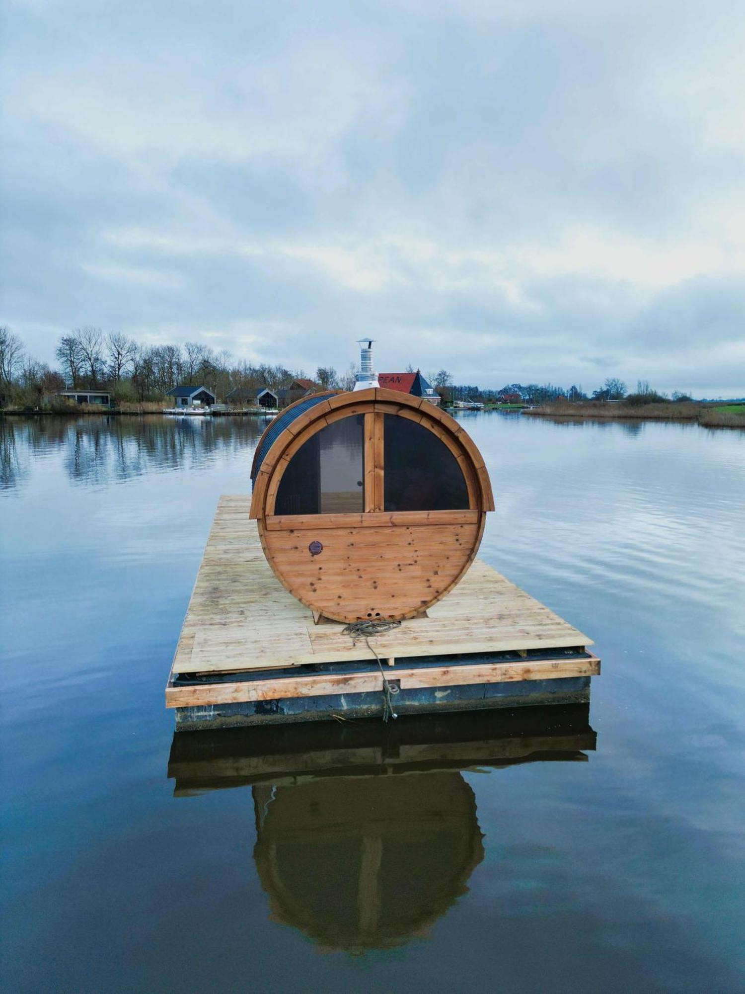 Pean-Buiten Waterlodges Nes  Esterno foto