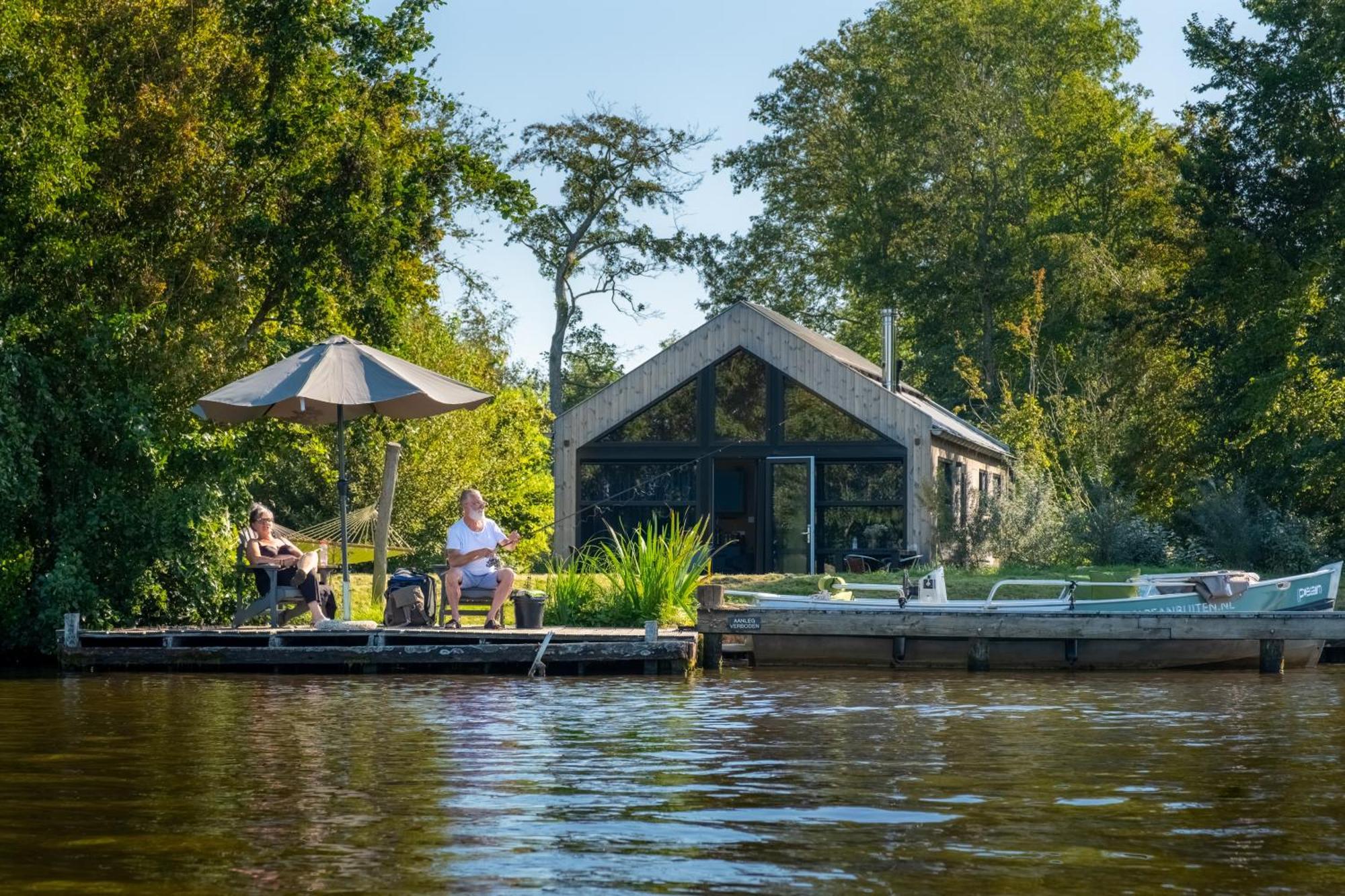 Pean-Buiten Waterlodges Nes  Esterno foto